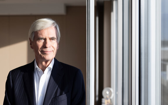 Michael Otto is not blind when it comes to social challenges – but is confident that they can be solved through cooperation and intelligent pragmatism.